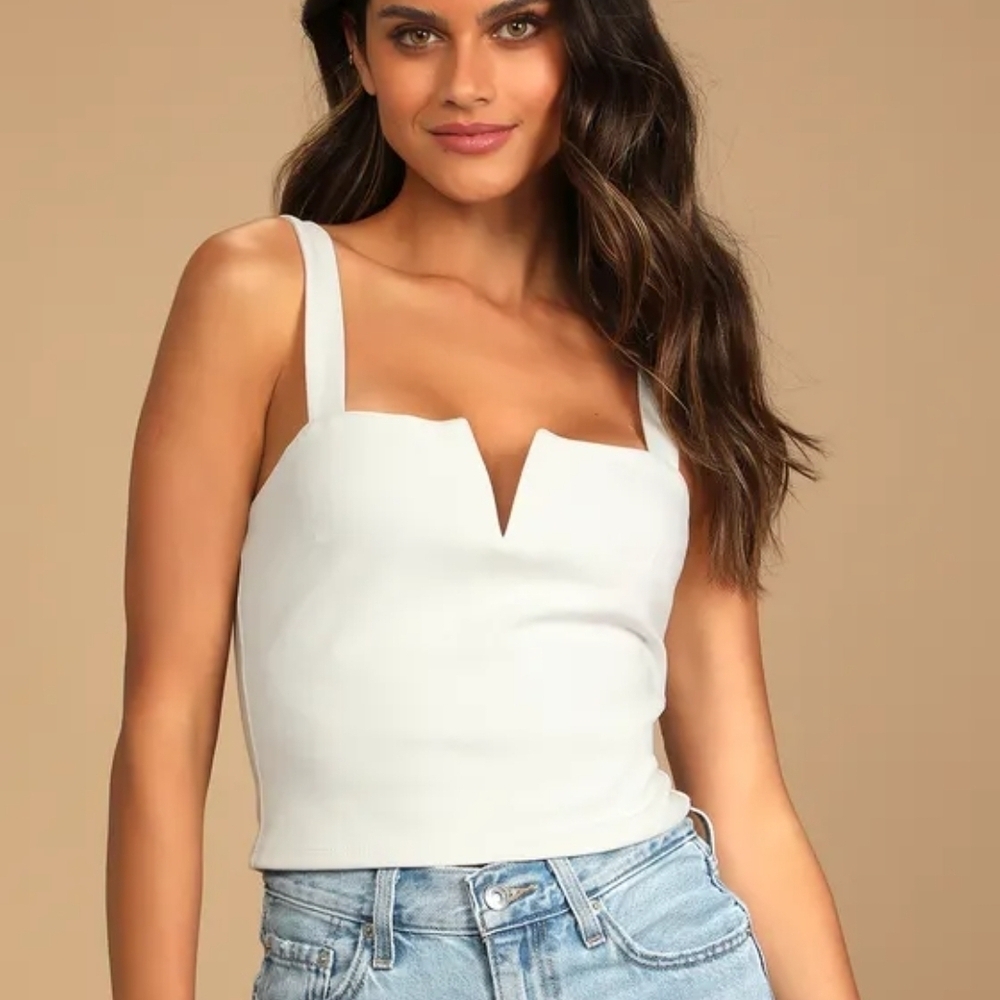 CLOUD Ten White Notched Cropped Bustier Tank Top. Size Small